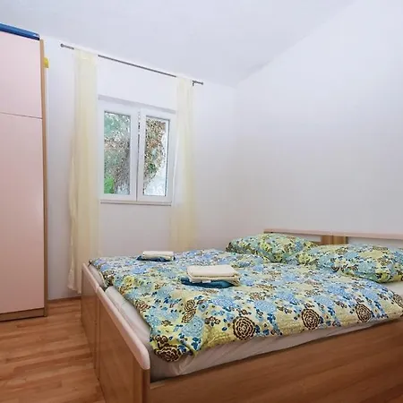 Family Friendly House With A Swimming Pool - 15243 בית נופש