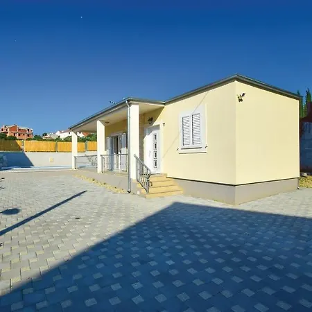 Holiday home Family Friendly House With A Swimming Pool - 15243 *
