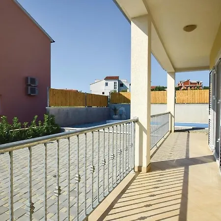 Family Friendly House With A Swimming Pool - 15243 בית נופש וודיצה