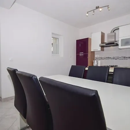 Family Friendly House With A Swimming Pool - 15243 Nyaraló *