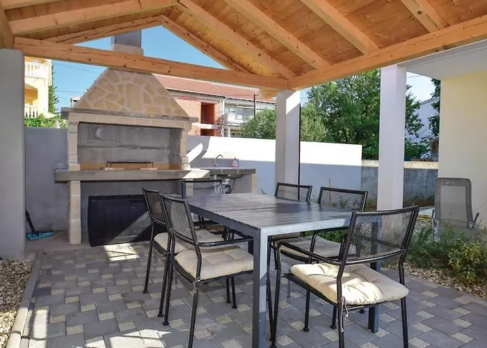 Family Friendly House With A Swimming Pool - 15243 Casa vacanze *