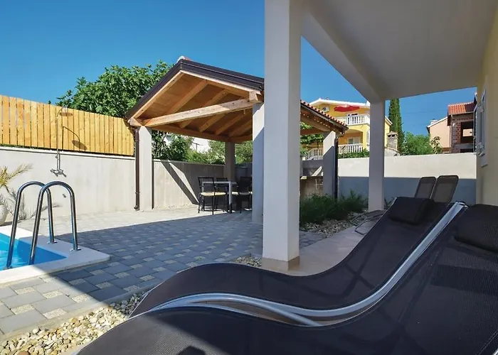 Casa vacanze Family Friendly House With A Swimming Pool - 15243 *