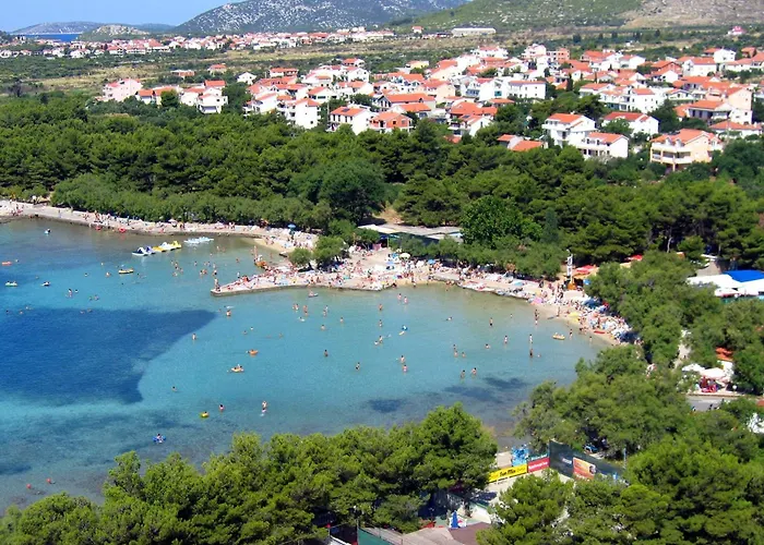 Сasa de vacaciones Family Friendly House With A Swimming Pool - 15243